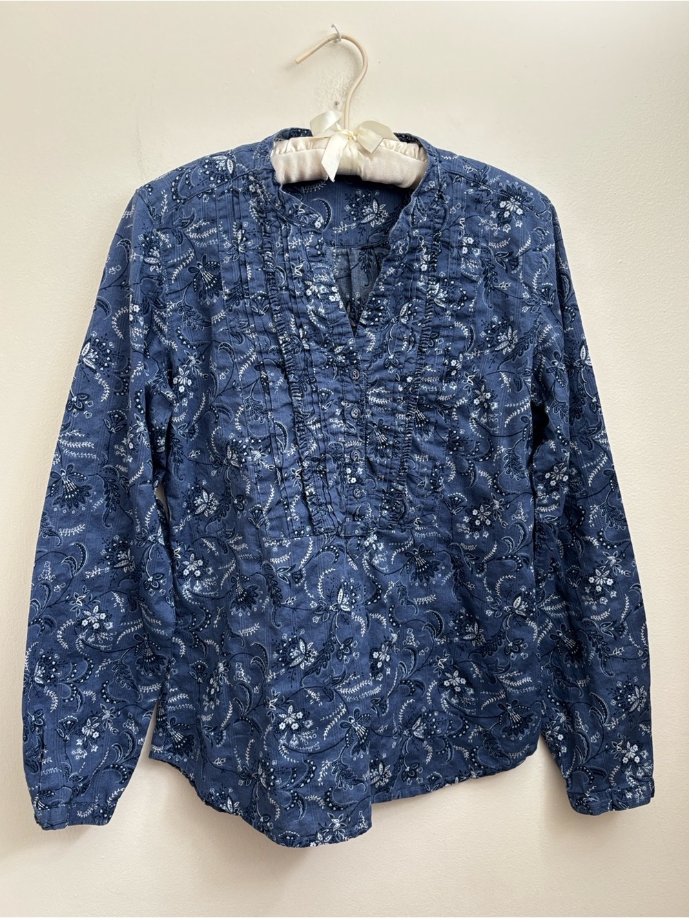 Eddie Bauer Size Medium Navy Blue Floral Pintuck Long-Sleeve Top